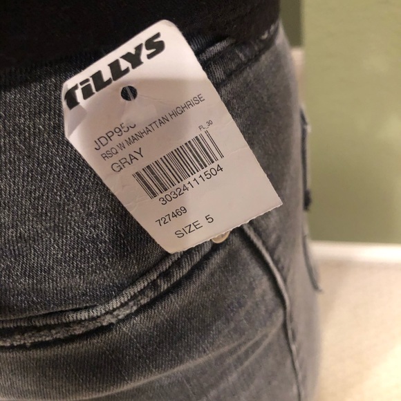 NWT Tillys Ripped skinny jeans - Picture 4 of 4